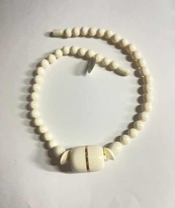 Vintage carved white coral 23 x 20 mm the largest… - image 1