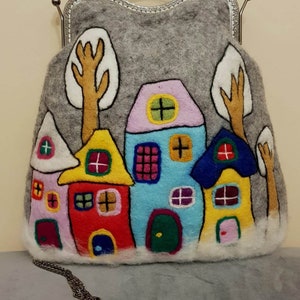 Sac feutre / Sac feutre / Maisons colorées / Cadeau pour elle / Conçu pour vous / Sac artistique image 1