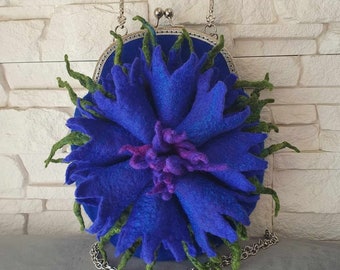 Sac en laine de bleuet feutré / Sac en laine bleue avec une fleur de bleuet / Cadeau pour elle / Sac en feutre de laine avec une fleur de bleuet