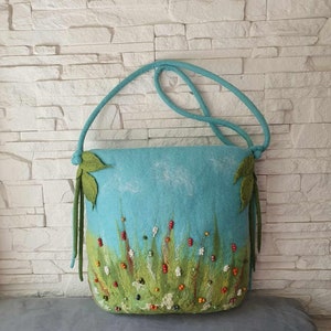 Große gefilzte Damen-Umhängetasche / Wiesentasche / Geschenk für sie / Gefilzte Sommerwiesentasche / Große Wollfilztasche /