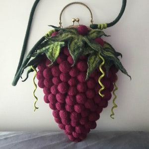 Grape bag / Bunch of grapes / Gift for a woman / Shoulder bag / Felted bag