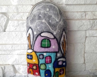 Winter glasses case with colorful houses / Felted wool case / Gift for her / Colorful wool glasses case