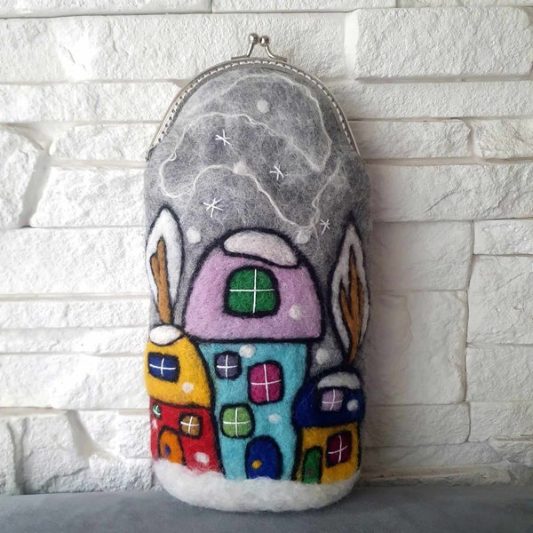 Winter glasses case with colorful houses / Felted wool case / Gift for her / Colorful wool glasses case