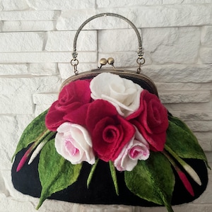Wollhandtasche / Filztasche / Geschenk für eine Frau / Rosen / Handtasche mit Rosen