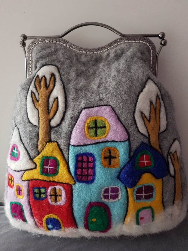 Sac feutre / Sac feutre / Maisons colorées / Cadeau pour elle / Conçu pour vous / Sac artistique image 4