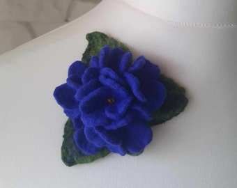 Bouquet de laine de violettes / Broche bouquet de fleurs / Cadeau pour elle / Violettes feutrées / Broche en laine feutrée