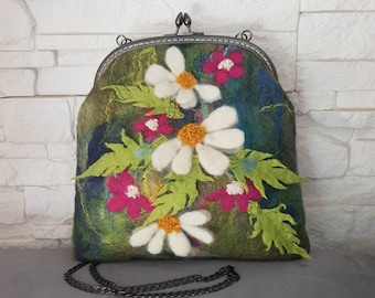 Spring daisies / Shoulder bag / Felted bag with daisies / Gift for a woman