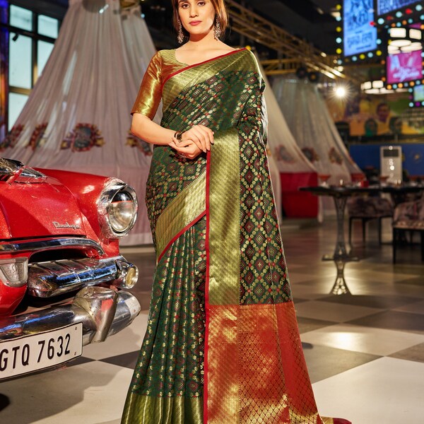 Designer Green Color Soft silk Saree for Wedding Reception party Function wear Banarasi Silk Kani Saree For Women, Royal Look saree .