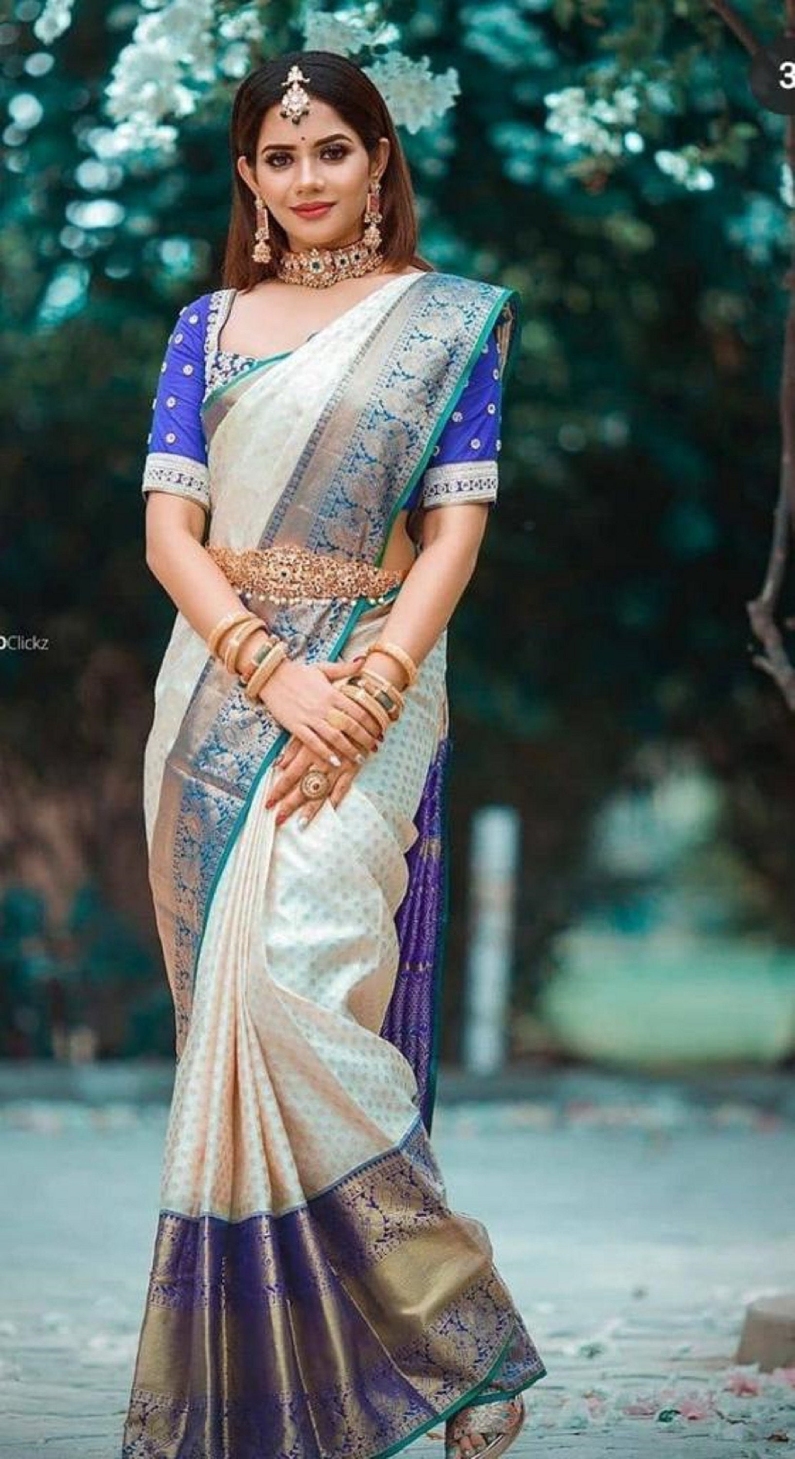 Wedding saree deals blue colour