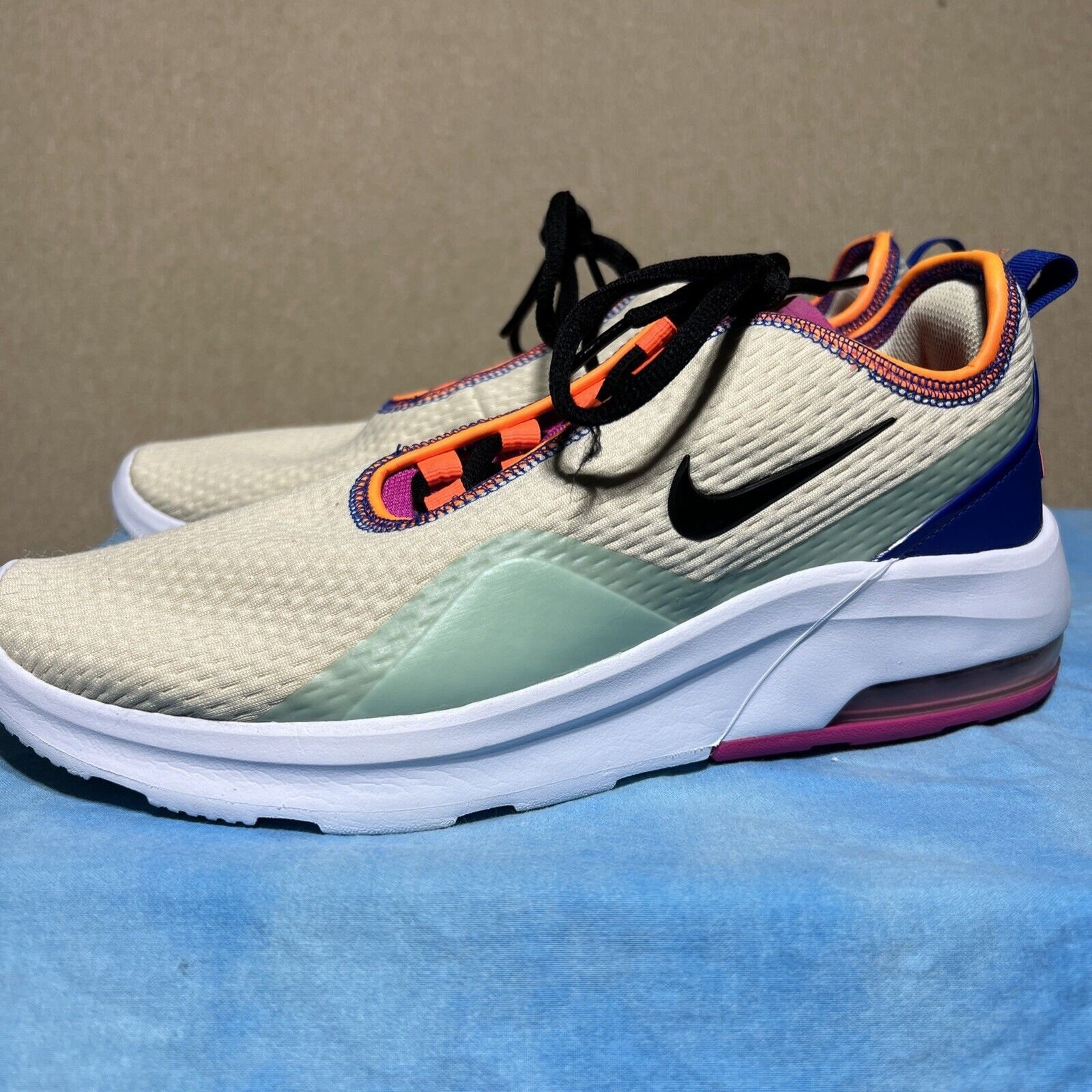 Nike max air motion 2 deals