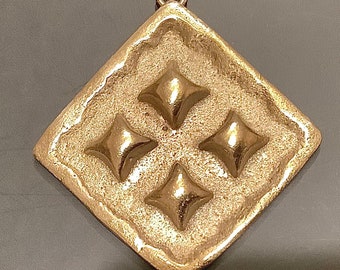 AC4. Bronze handmade pendant, depicting symbol from African language, symbolizing a wisdom knot.