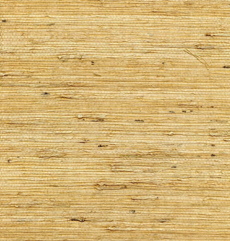 Puede incluir: Primer plano de un papel pintado texturizado en tonos naturales. La superficie tiene un aspecto tejido con l&iacute;neas horizontales y variaciones de color, que van del beige claro al marr&oacute;n dorado. El dise&ntilde;o evoca una est&eacute;tica r&uacute;stica y org&aacute;nica.