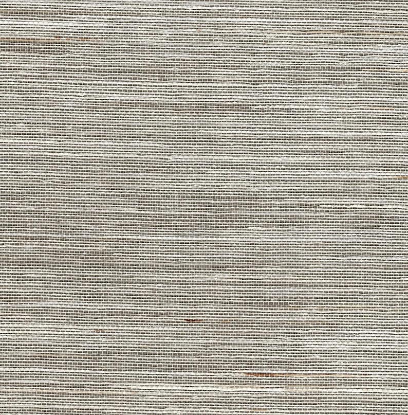 Puede incluir: Primer plano de una tela tejida con un sutil patr&oacute;n marr&oacute;n y blanco. La tela tiene una superficie texturizada, ligeramente rugosa.