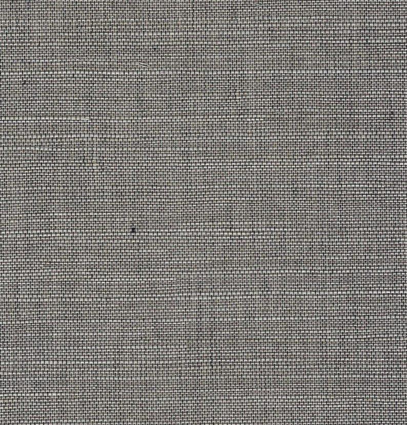 Puede incluir: Primer plano de una tela gris tejida con una textura sutil. La tela tiene un tacto ligeramente rugoso y un aspecto natural y terroso.