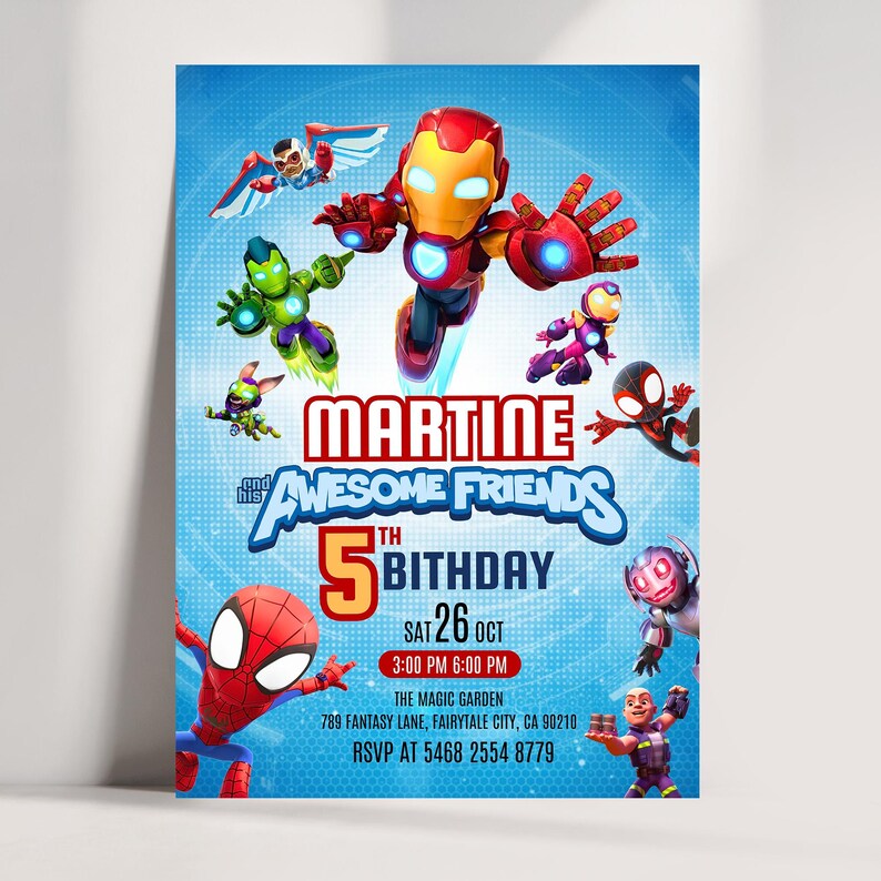 Puede incluir: Una invitaci&oacute;n de cumplea&ntilde;os azul con personajes de superh&eacute;roes de dibujos animados. El texto de la invitaci&oacute;n dice "MARTINE and his AWESOME FRIENDS 5th BIRTHDAY" con la fecha, hora y lugar. Fondo azul.