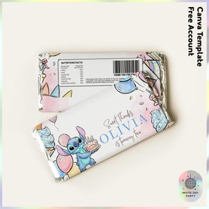 Könnte beinhalten: Zwei Schokoriegelverpackungen mit farbenfrohem Design. Eine Verpackung zeigt eine Zeichentrickfigur, die einen Kuchen hält, mit dem Text "Sweet Thanks OLIVIA is turning tow". Die andere Verpackung enthält Nährwertangaben.