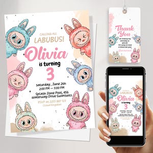 Invitación de cumpleaños de muñeca editable GRATIS Etiquetas de agradecimiento y plantilla de invitación de cumpleaños infantil en acuarela CANVA Descarga instantánea JPD11