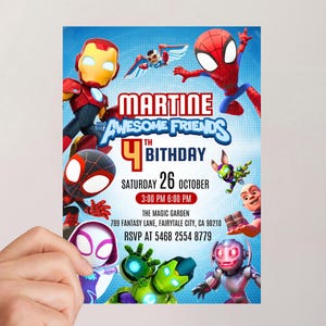 Może przedstawiać: Niebieskie zaproszenie na przyjęcie urodzinowe z postaciami z kresk&oacute;wek superbohater&oacute;w. Zaproszenie brzmi "Martine and his Awesome Friends 4th Birthday" ze szczeg&oacute;łami wydarzenia: sobota, 26 października, 15:00 i 18:00. Zawiera szczeg&oacute;ły RSVP.