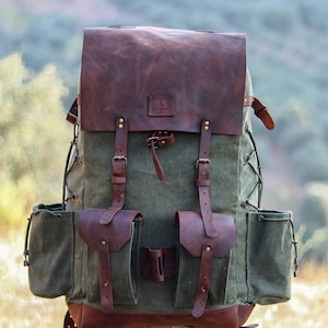 Mochila feita à mão em couro verde genuíno e lona encerada para motociclistas, viagens de ciclismo | 50 litros | Personalização para seu pedido