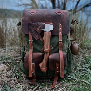 Bushcraft-Rucksack,Campingrucksack,Wanderrucksack
Lederrucksack,Sportrucksack,Tagesrucksack,Reiserucksack,Turnbeutel,Laptop-Rucksack,Lederpaket,Rucksack mit Axthalter handgefertigter Rucksack,
maßgeschneiderter Rucksack,individueller Rucksack