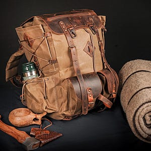 Handgefertigter Rucksack aus Leder & Gewachstem Canvas | Bustier, Handgemacht, Camping, Reisen | 30L bis 80L | Personalisierung verfügbar