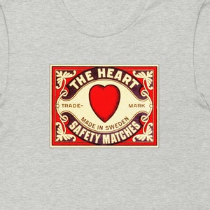 Design dell'etichetta della scatola di fiammiferi - L'etichetta del cuore. T-shirt unisex. SPEDIZIONE GRATUITA
