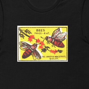 Etichetta della scatola di fiammiferi Design of Bees from India. Fantastica t-shirt Unisex con stampa litografica. SPEDIZIONE GRATUITA