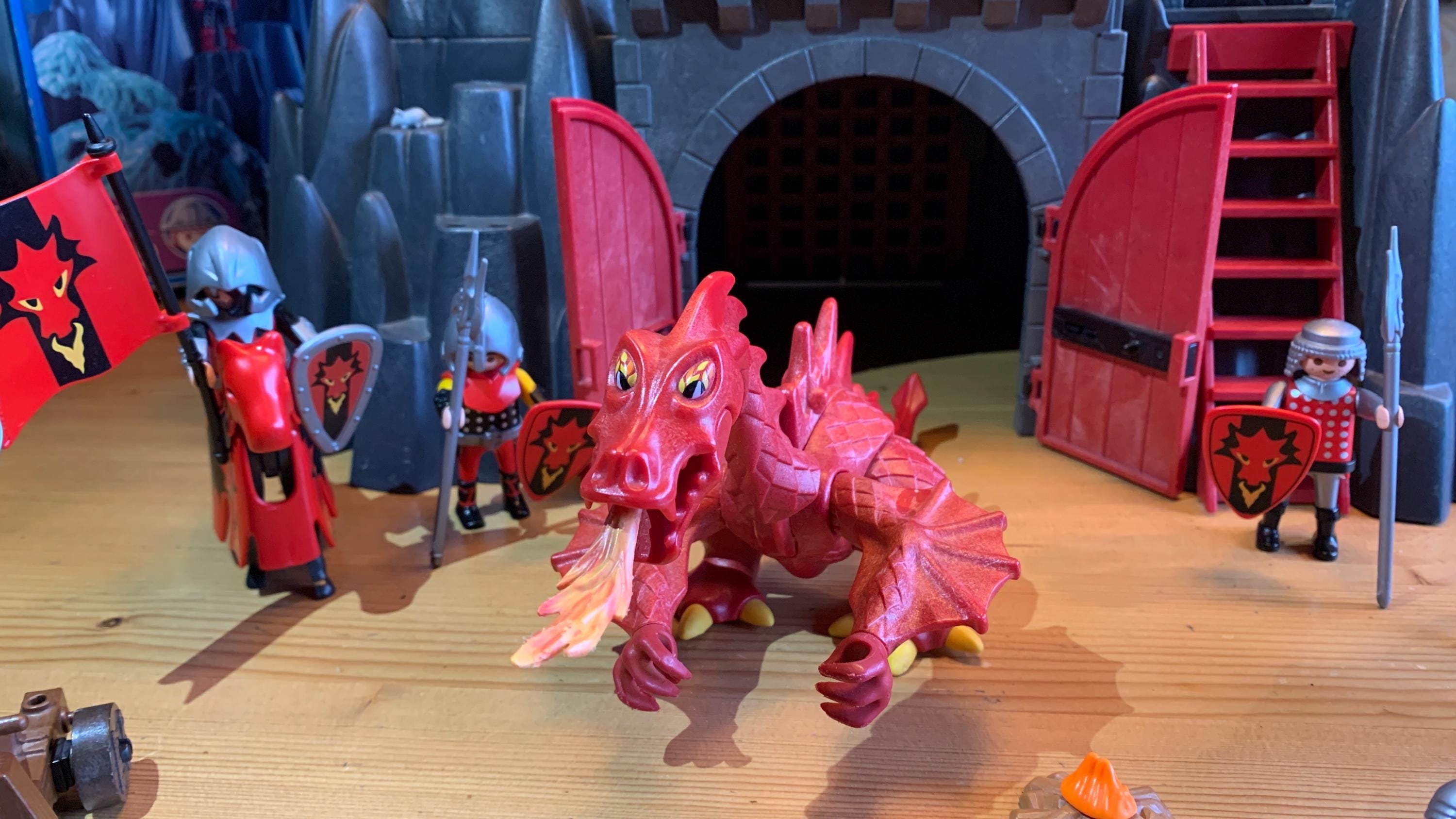 Playmobil Castle 3269 + Big Red Dragon 3327 + Red Knights +