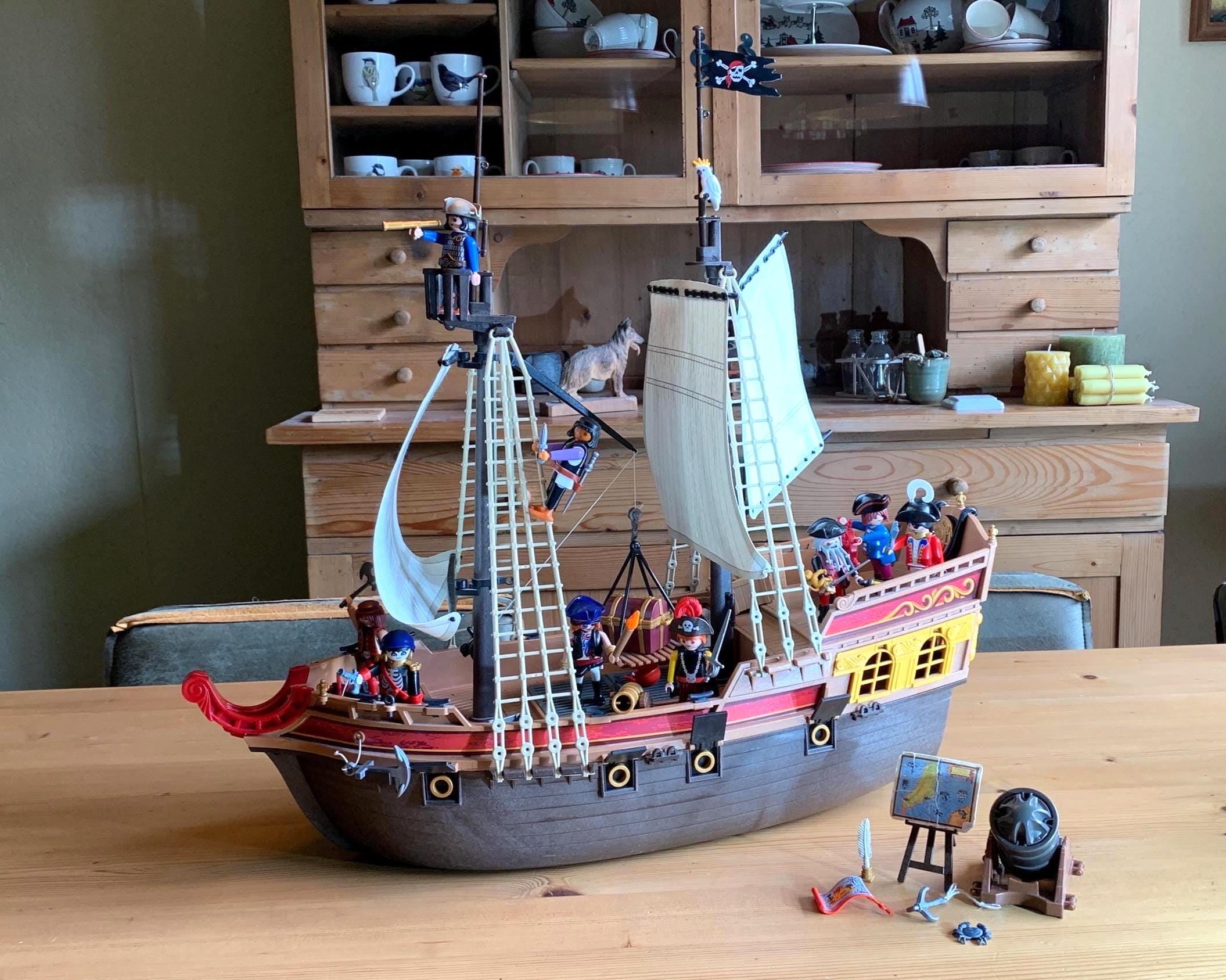 Playmobil Pirate Ship 5135 Boat / Vessel H 9 Pirates / 2 Cannons