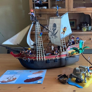 Large Playmobil Pirate Ship 5135 Boat + Pirate Island 4139 / Vessel h 10 Pirates / 2 Cannons / Parrot / Floats in water / Rare Birthday gift