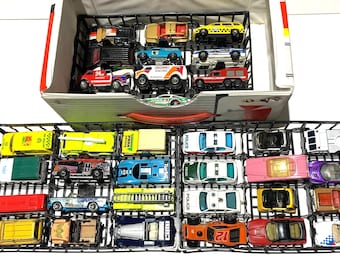 Vintage 1966 Official Matchbox Collectors Case No. #41 in Blue