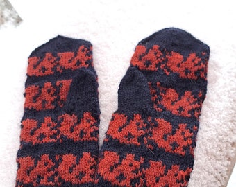 Mittens/gloves hand knitted. Traditionally made from Lithuania