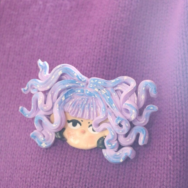 Broche PERSONNALISABLE - tête de poupée -