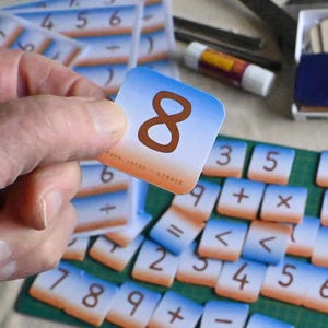 数字カード - 数字カード - 記号カード - 自宅で簡単に作れる教育用数字フラッシュ カードと記号。