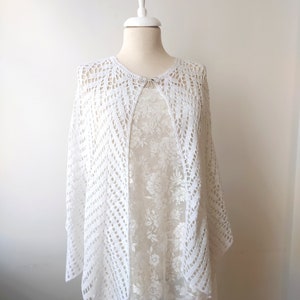 Handmade White Crochet Shawl, Elegan Bridal Cape, Lace Wedding Wrap, Lightweight Boho Cover Up, Vintage  Evening Shawl, Gift For Her