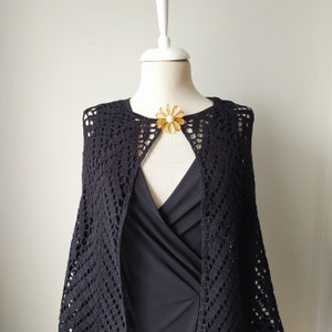 Elegant Black Crochet Shawl for Women – Handmade Evening Wrap, Lightweight Wedding Capelet, Stylish Gift for Her, Bridal Cover-Up
