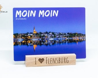 Postkarte Flensburg Ostufer Nachtaufnahme auf Wunsch mit Kartenhalter aus Buchenholz