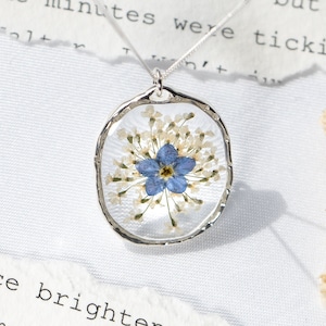 Minimalist Sterling Silver Necklace-Real Pressed Flower Resin Necklace-Forget Me Not Necklace-Gift for Her-Nature Jewellery-Epoxy Resin