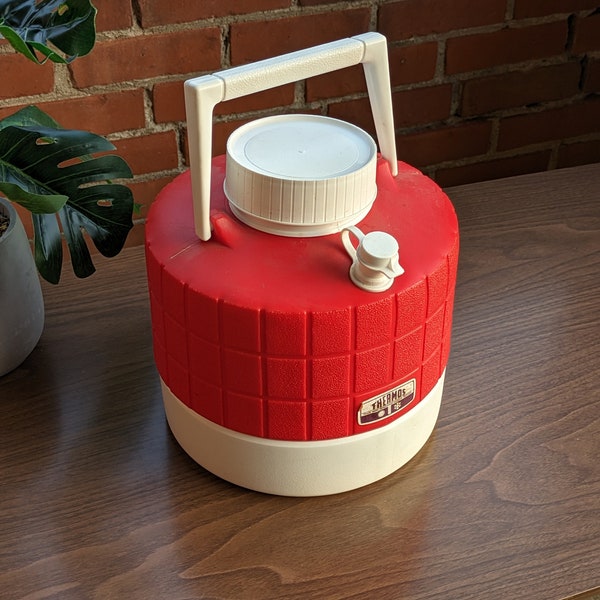 Vintage 1980s Thermos Brand Red/White 1 Gallon Water Sports/Camping Cooler w/ Spigot