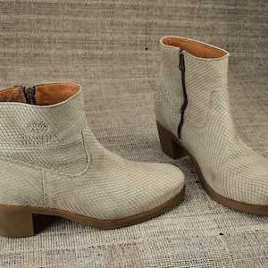 Shabby ankle boots Etsy Nederland