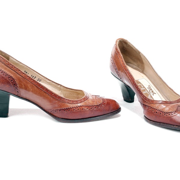 spectator pumps black white