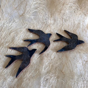 Blue-black wall decor Swallows, flying swallows  terracotta ceramic set of 3 with floral texture,  Large Birds Wall Art, mother day gift