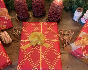 Papel de regalo navideño con estampado de rombos inspirado en el Art Déco