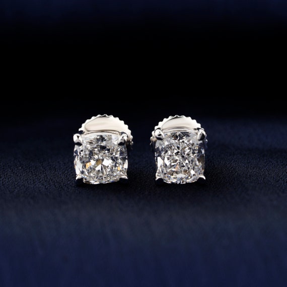 Diamond earrings in white gold with cushion and brilliant cut diamonds