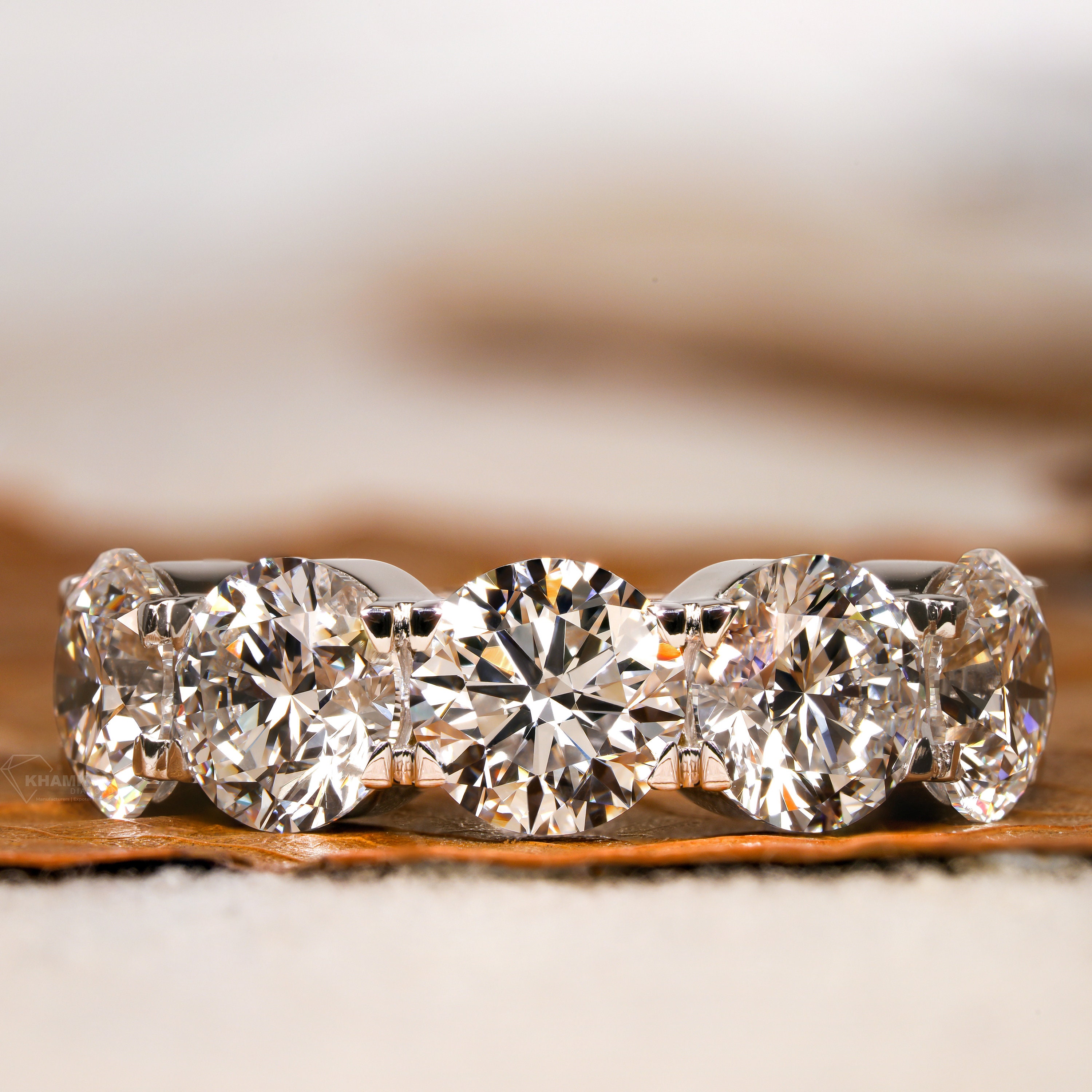 5石ラボグロウンダイヤモンドリング、5.00カラットラウンドカット、IGI