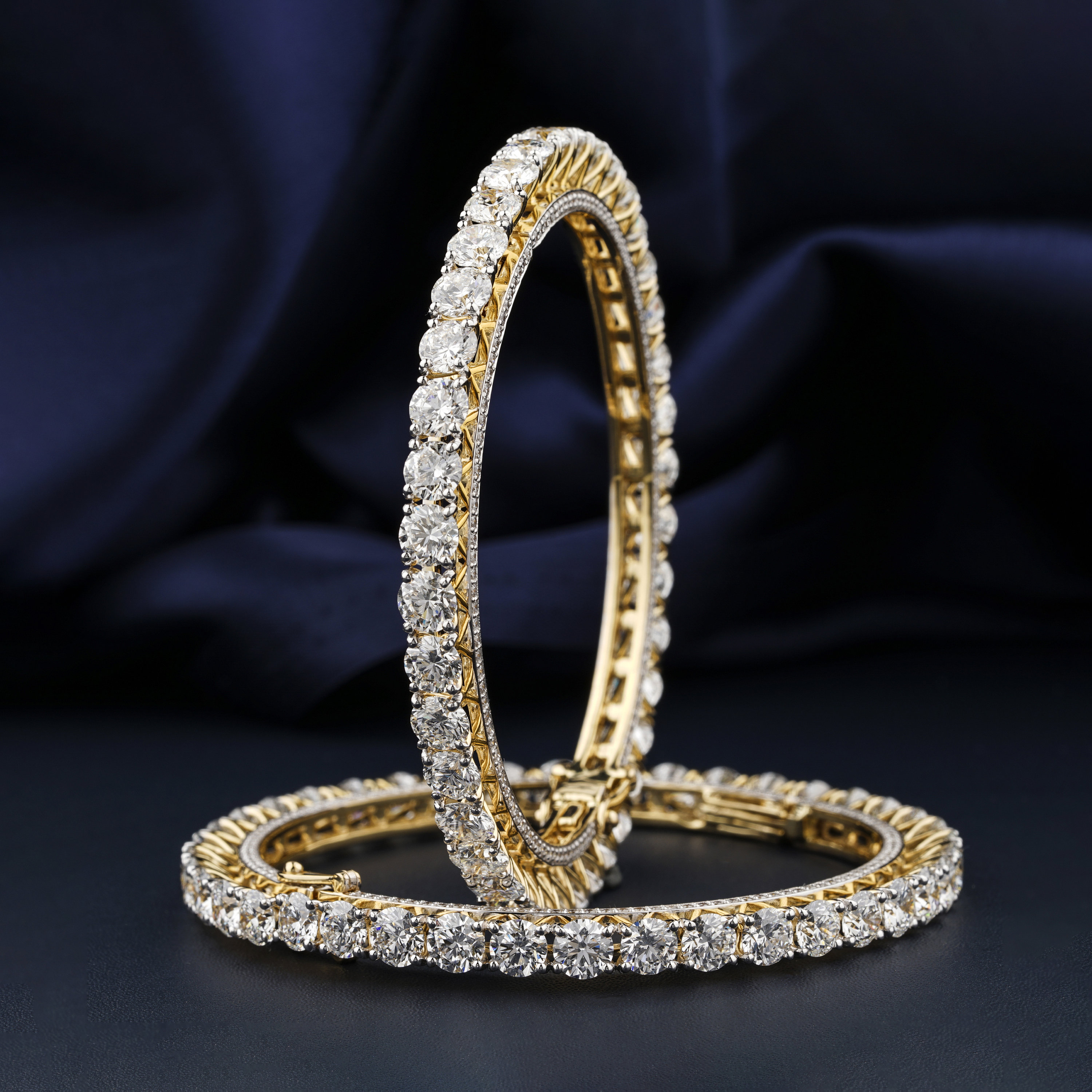 Buy BlueStone 18k (750) Yellow Gold and Diamond Tanyata Bangle Online at  Low Prices in India | Amazon Jewellery Store - Amazon.in