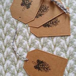 Set 4 etiquetas de regalo, kraft, sello de cono de pino, Navidad, paquete de regalo