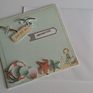 Carte double, mer, boué, coquillage, mouette,ancre, petite fille chateau de sable, just for you, juste pour vous, confidentiel bleu clair