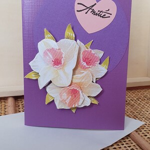 Carte "Amitié" violette et rose, jonquilles, 3d réalisée main