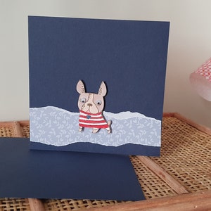 Carte chien, mer, maillot rayé rouge et blanc, colier coeur, bouledogue,amusant, mignon, gentil, anniversaire, fête, ami des chiens